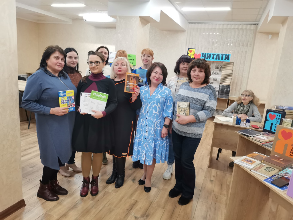 Подаруй книгу бібліотеці!