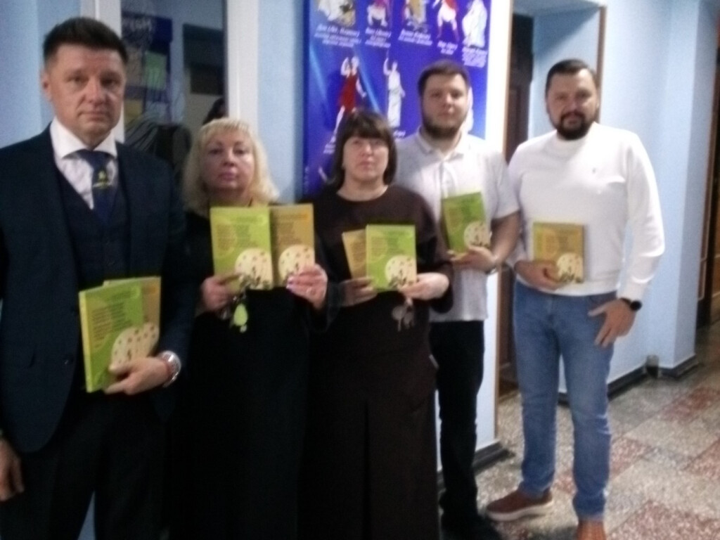 Спільна праця науковців: опубліковано латинсько-український словник рослин, водоростей і грибів