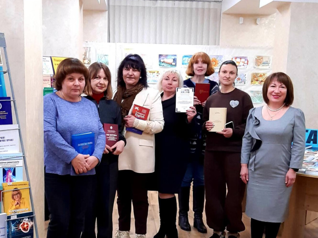 Подаруй бібліотеці книгу!