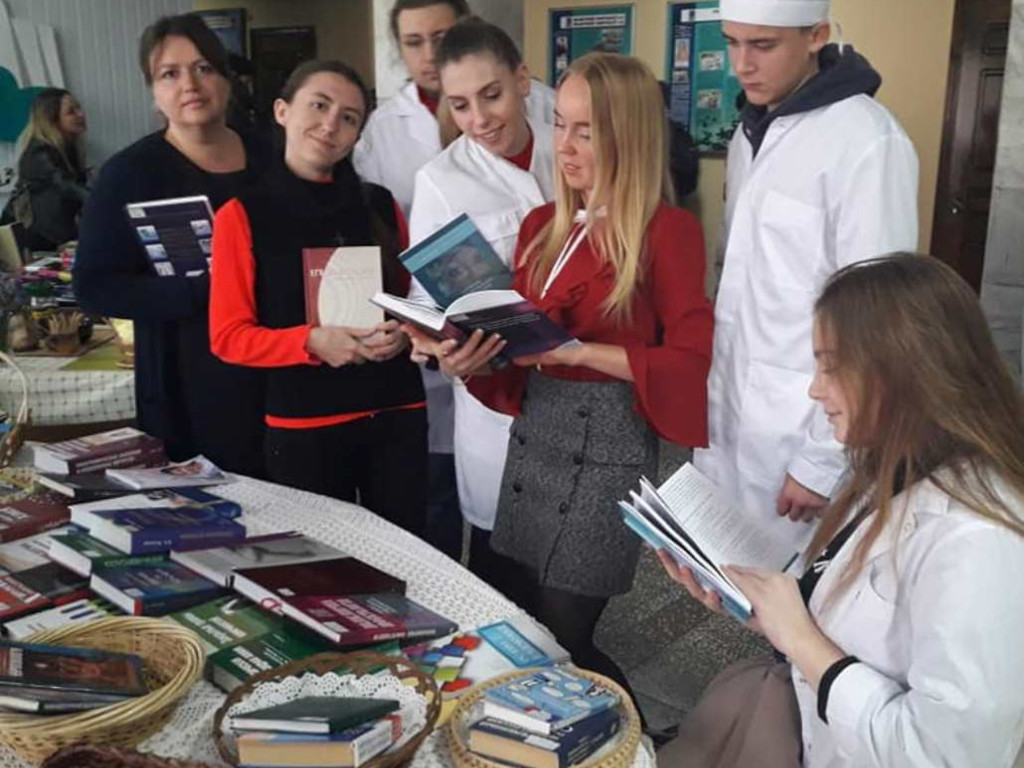 Виховний захід:  «У майбутнє  -  з книгою»