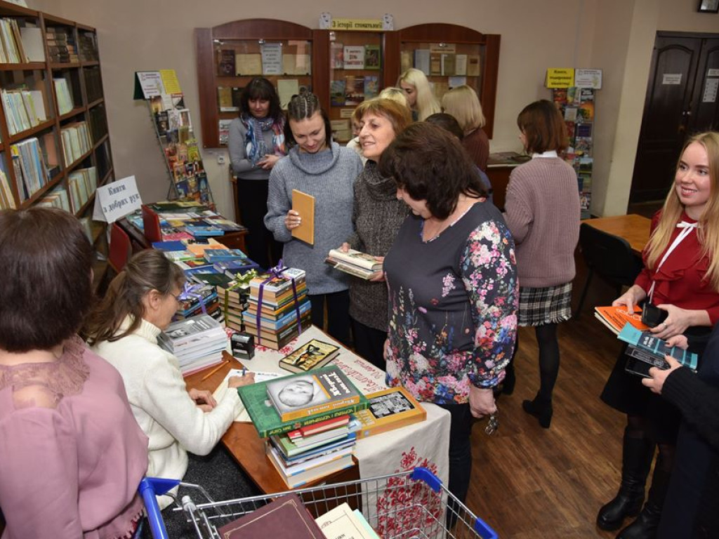 «Подаруй книгу бібліотеці Академії!» (International Book Giving Day)