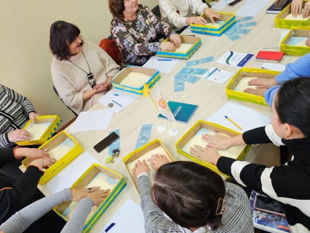 Презентація Всеукраїнської програми ментального здоров’я «Ти як?» та проведення арт-терапії методом спонтанного малювання манкою