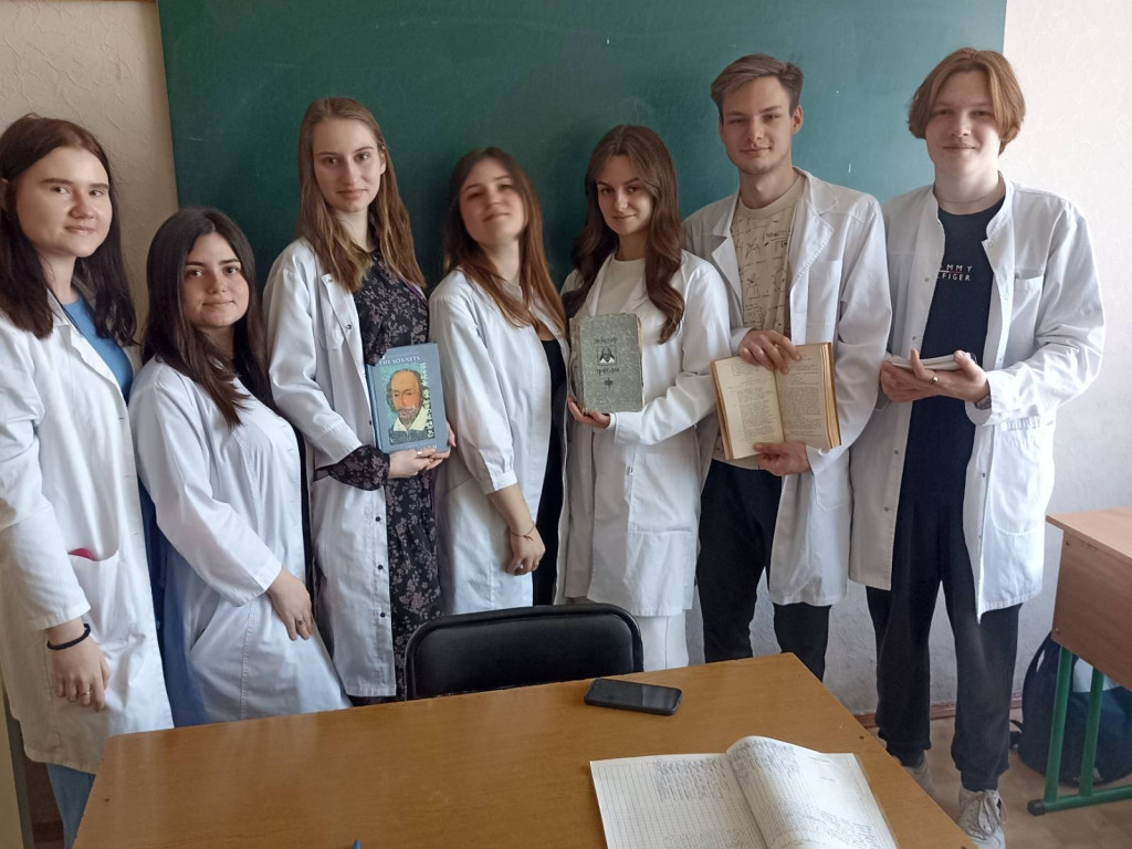 "Серце віддаю поезії"