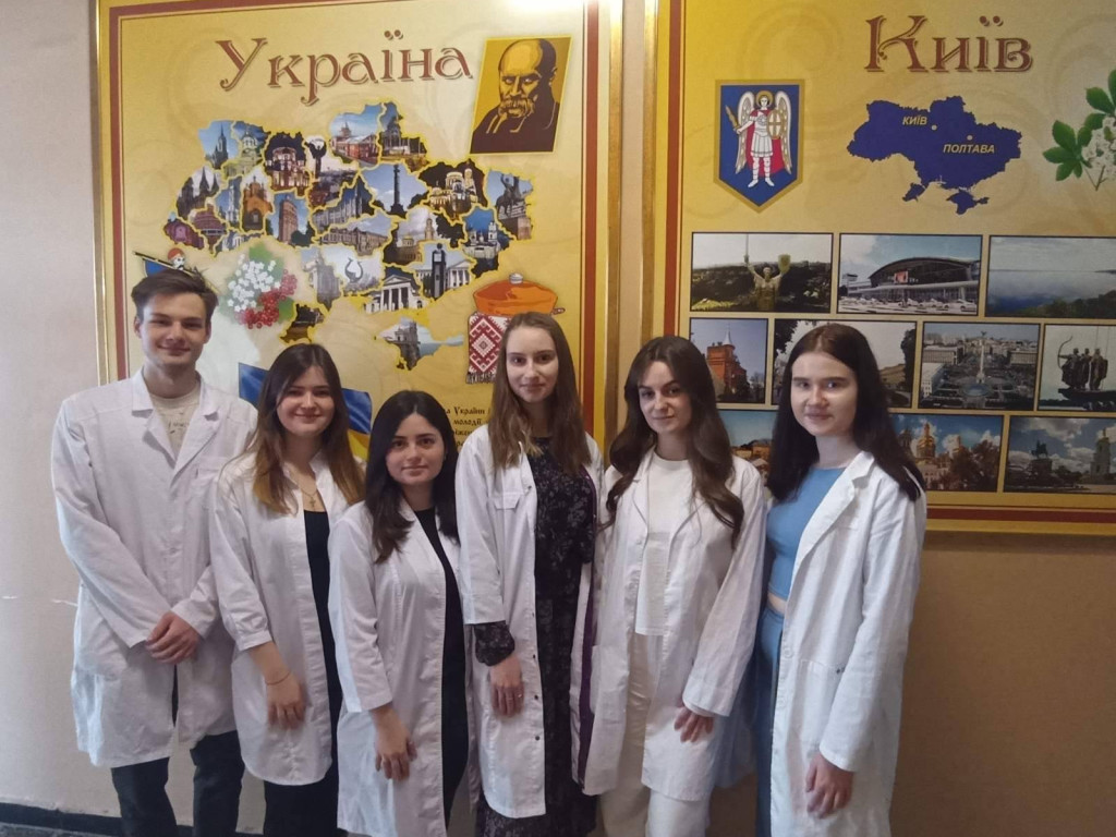 "Свою Україну любіть, за неї Господа моліть"