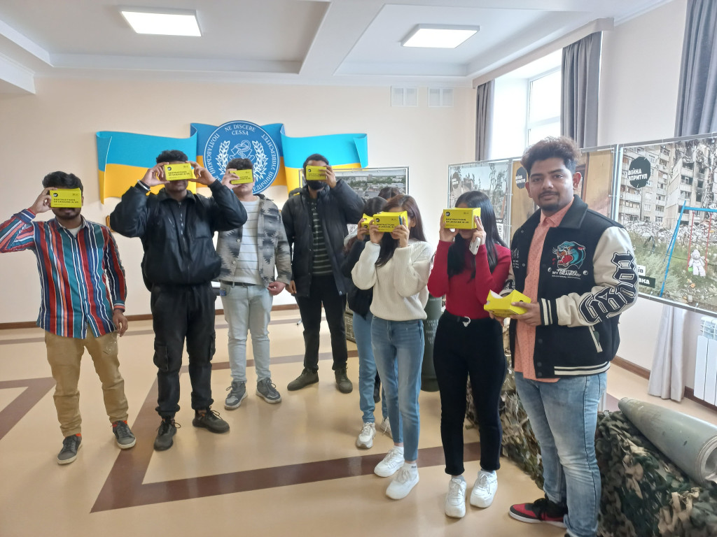 "Війна впритул"