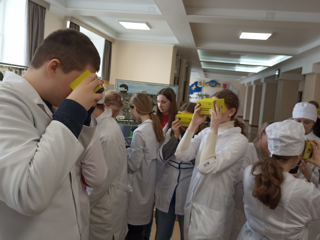 Виставка "Війна впритул"